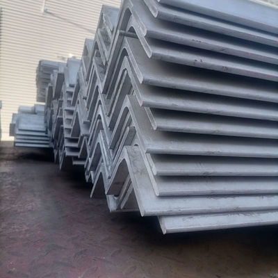 130*130 Barras de aço com ângulo igual, com primer de fábrica e jato de jato